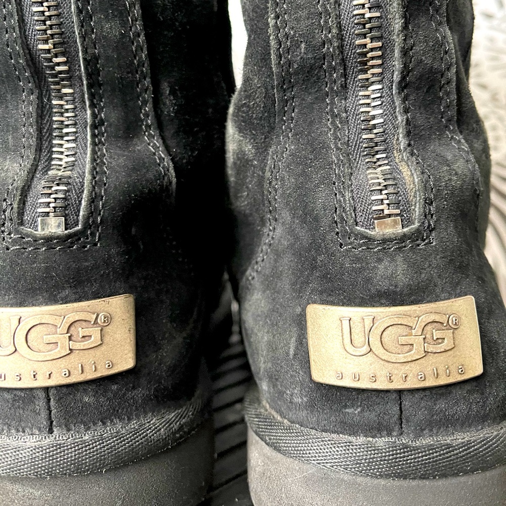 Ugg’s, Black, Size 6